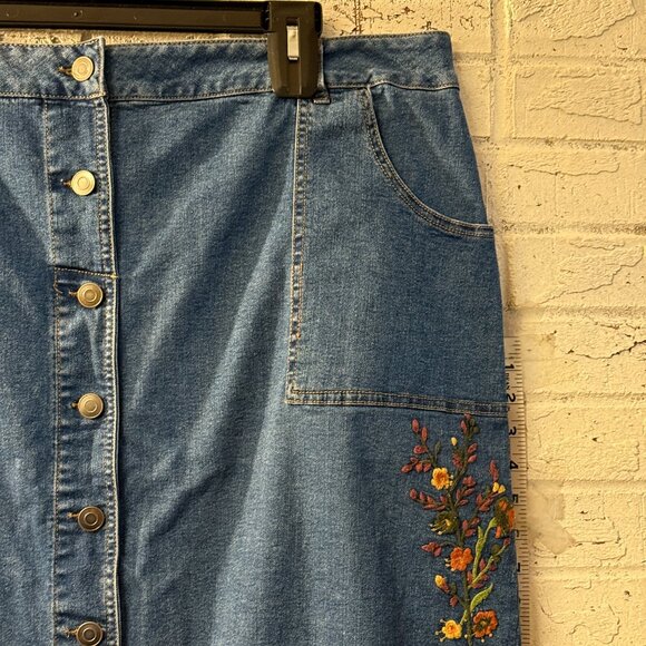Est 1946 Plus Size 24W Denim Skirt Button Front Floral Embroidery Raw Hem - Picture 3 of 10